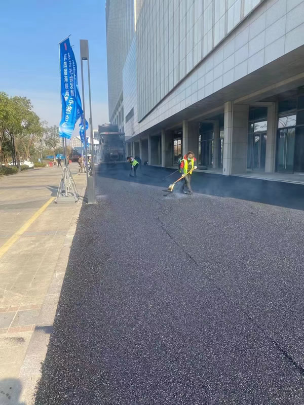 �����С��������H��չ����